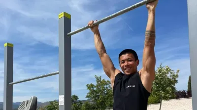 Te duelen los hombros porque llevas años sin colgarte de nada