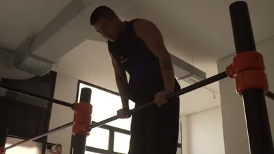 Muscle-up: progresión completa de cero a uno en doce semanas