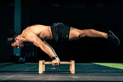 Planche: progresión completa de la plancha, de lean a straddle