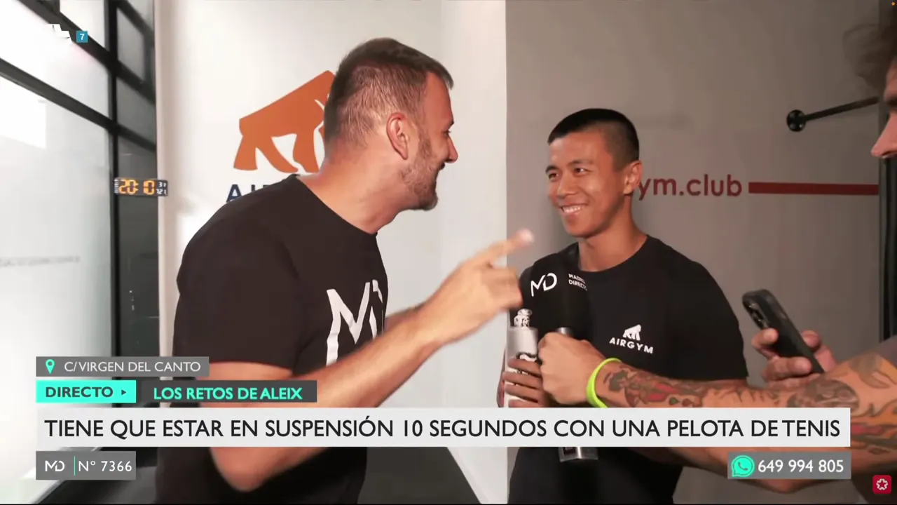 Aleix Poblet y Xian Lai Jin en Airgym durante la conexión en directo de «Los retos de Aleix» en Madrid Directo